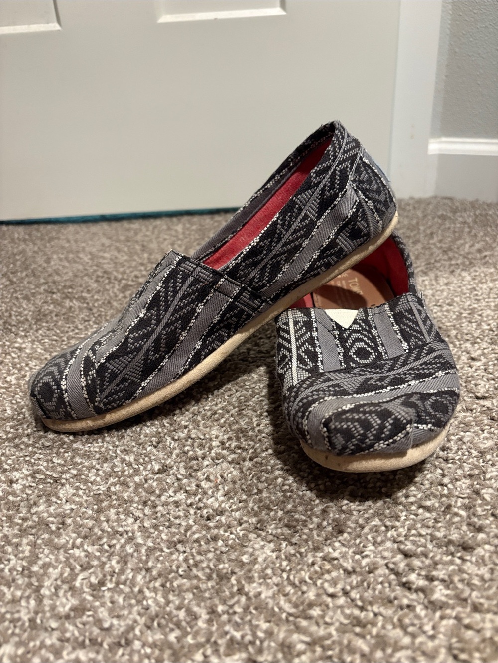 Toms Black and Gray Patterned Slip-On Flats